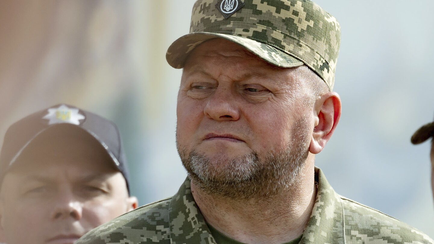 КИЕВ Украйна AP — Украинският военен началник каза в понеделник