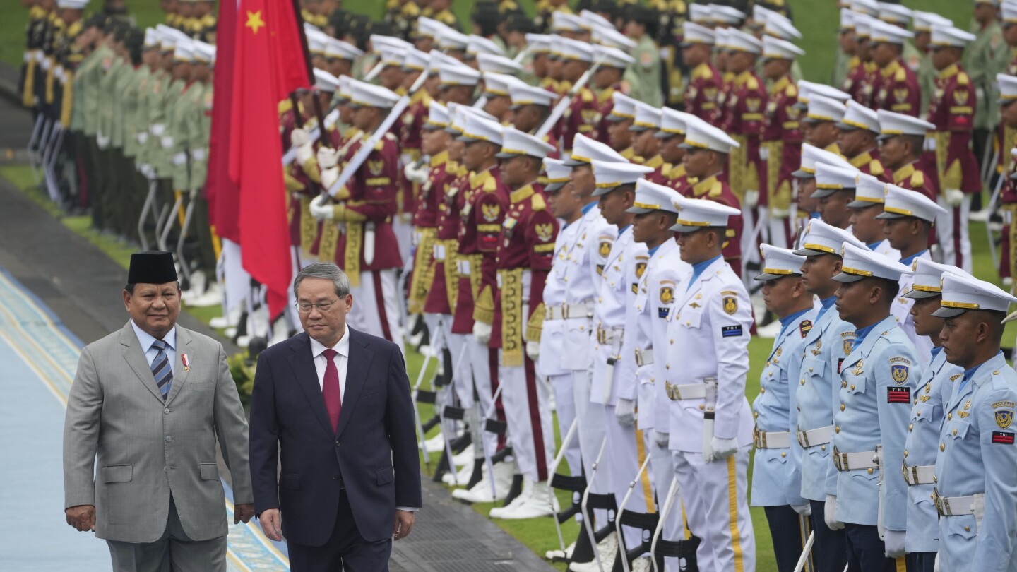 Indonesian president and Chinese premier meet to discuss expanding trade during US trade war
