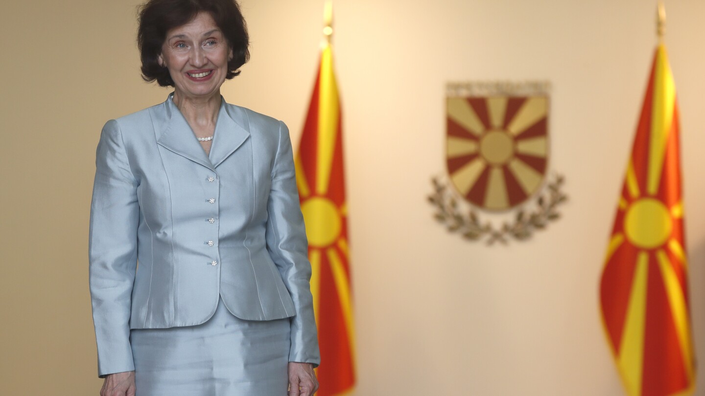 Новият президент на Северна Македония поднови спора с Гърция на церемонията си по встъпване в длъжност
