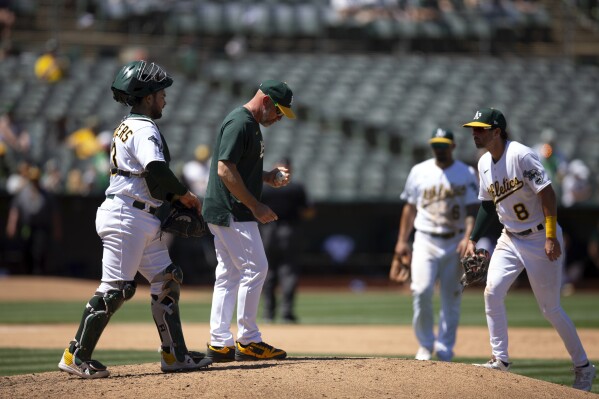 Padres hang on for win over White Sox