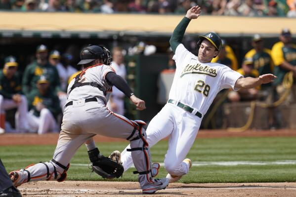 LaMonte Wade Jr's pinch-hit home run in 9th lifts Giants past A's 6-5