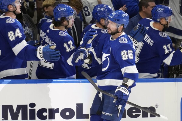 Tavares scores in OT as Maple Leafs rally late to beat Lightning 4