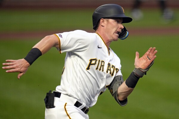 Pittsburgh continues red-hot play vs. Cubs