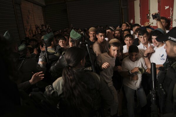 Israeli police scuffle with young Israelis marching through Jerusalem's Old City marking Jerusalem Day, an Israeli holiday celebrating the capture of east Jerusalem in the 1967 Middle East War, Monday, May 26, 2025. (Photo: AP/Leo Correa)
