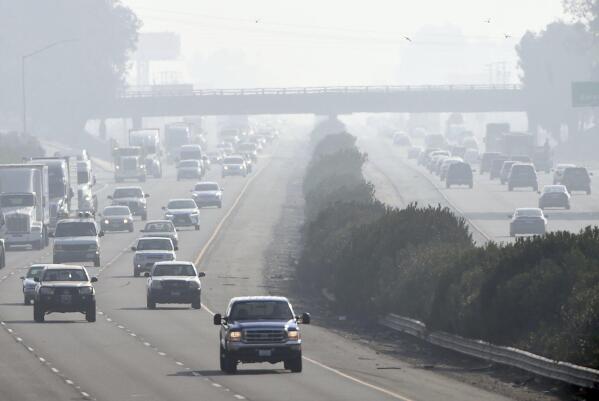 Traffic moves along along 99 south in Fresno, Calif., Dec. 28, 2017. Fresno displaced Fairbanks, Alaska as the metropolitan area with the worst short-term particle pollution, a 2022 report by the American Lung Association found, while Bakersfield, Calif., continued in the most-polluted slot for year-round particle pollution for the third year in a row. (John Walker/The Fresno Bee via AP)