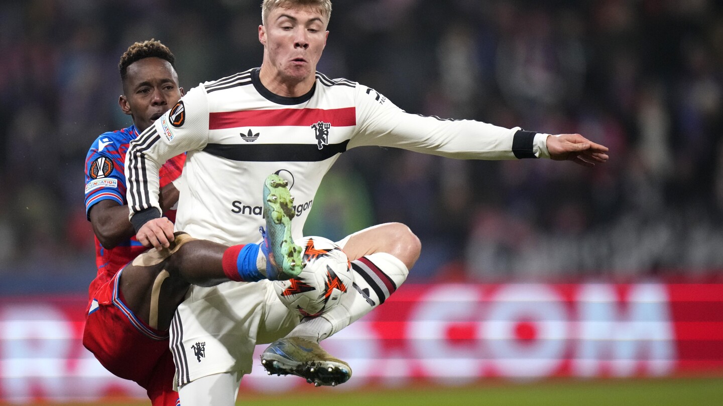 Manchester United Defeats Viktoria Plzen 2-1