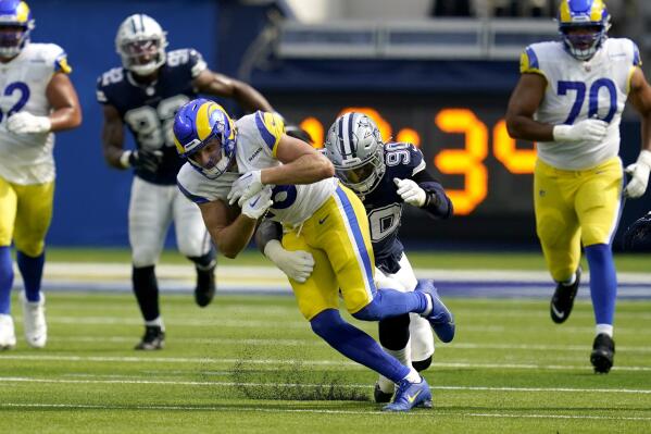 New York Jets linebacker Kwon Alexander (9) tackles Pittsburgh Steelers  wide receiver Diontae Johnson (18) during