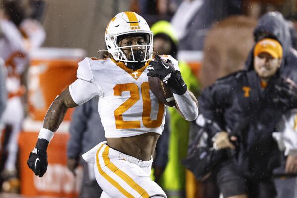 Tennessee running back Jaylen Wright (20) runs for a touchdown against Vanderbilt during the second half of an NCAA college football game Saturday, Nov. 26, 2022, in Nashville, Tenn. (AP Photo/Wade Payne)