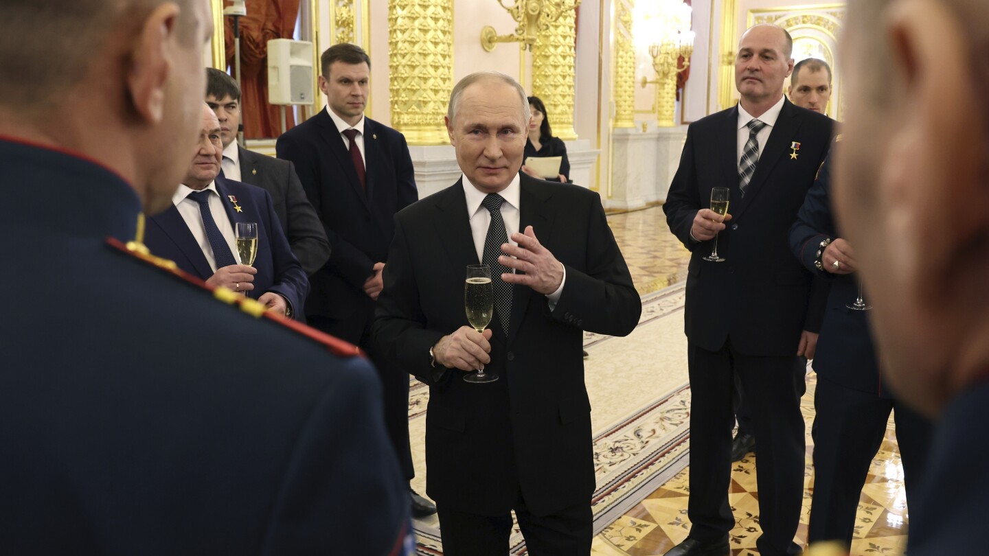 Путин ще търси още един мандат като президент на Русия, като се стреми да удължи управлението си от над две десетилетия