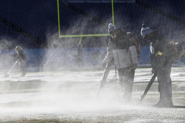 Hourlong delay to kickoff forced by cold no issue for Texans