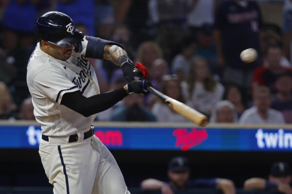 Twins beat Mets 8-4 as Kyle Farmer leads barrage of 2-out RBIs