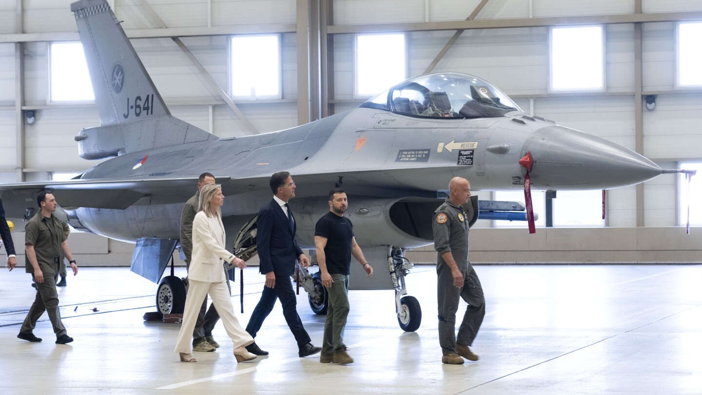 Холандското правителство предприе още една стъпка към даряването на 18 изтребителя F-16 на Украйна