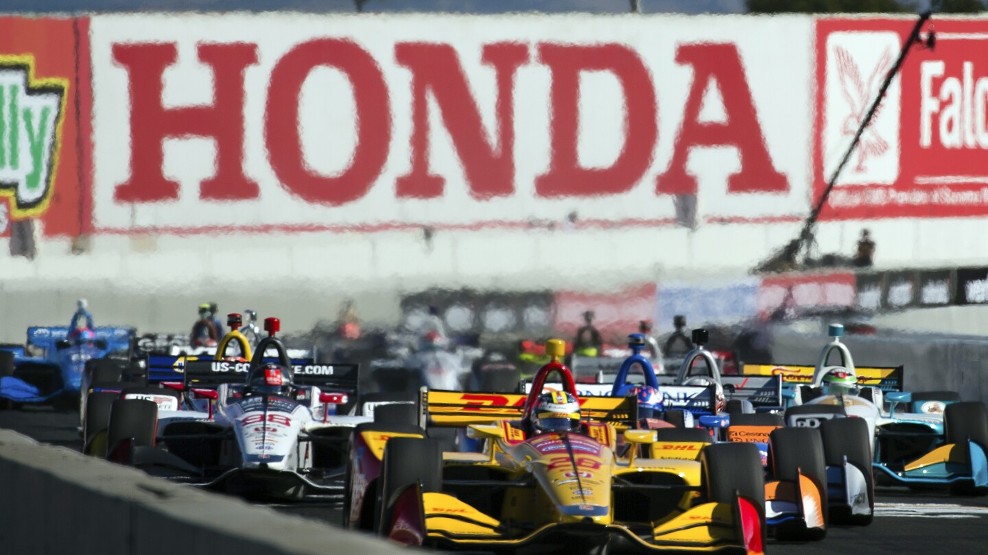 IndyCar се надява състезателните състезания на писта да привличат публиката, тъй като сезонът на Формула 1 изглежда ще бъде поредната дрямка