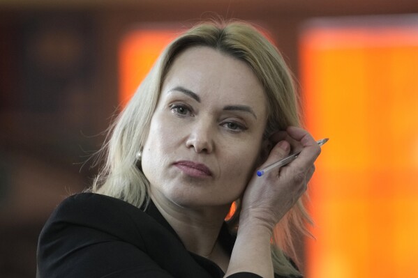 FILE - Former Russian state TV journalist Marina Ovsyannikova attends a press conference Friday, Feb. 10, 2023 in Paris, France. French prosecutors are investigating a suspected poisoning of a Russian journalist who fled after denouncing the war in Ukraine on live TV. The Paris prosecutor's office said Marina Ovsyannikova called emergency services and was hospitalized after suddenly falling ill at her Paris apartment Thursday, Oct. 12. (AP Photo/Christophe Ena, File)