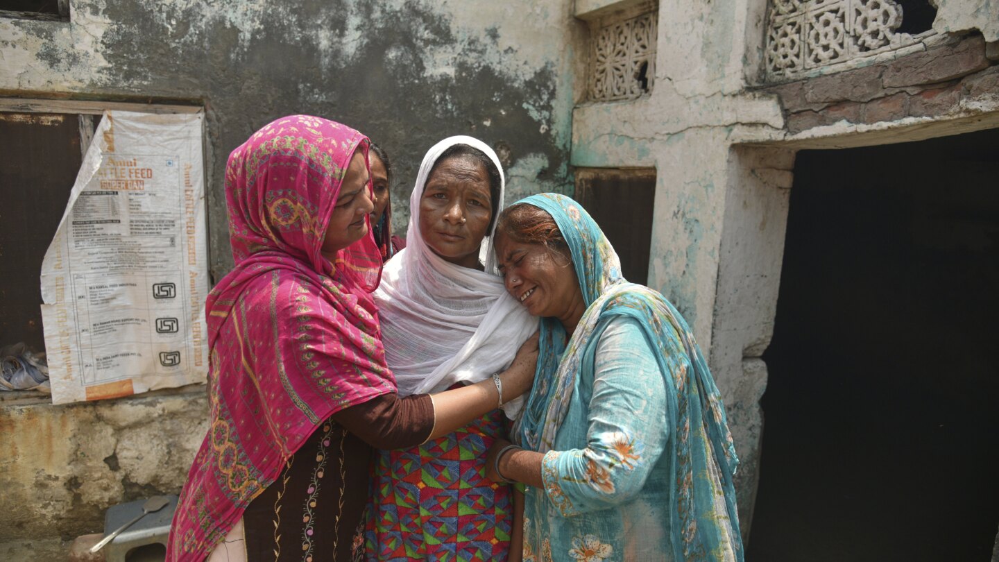 14 other folks die from consuming poisonous liquor in India