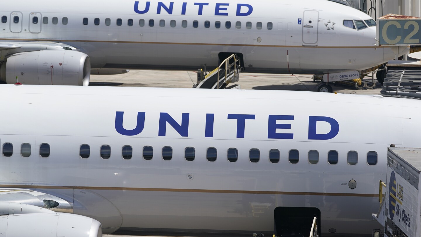 United Airlines моли пилотите да си вземат отпуск през май поради недостиг на нови самолети Boeing