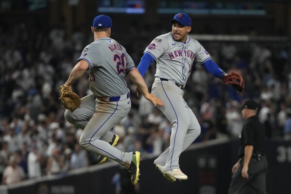 McNeil's latest homer sends Mets to 3-2 win over Yankees in Subway Series  opener | AP News