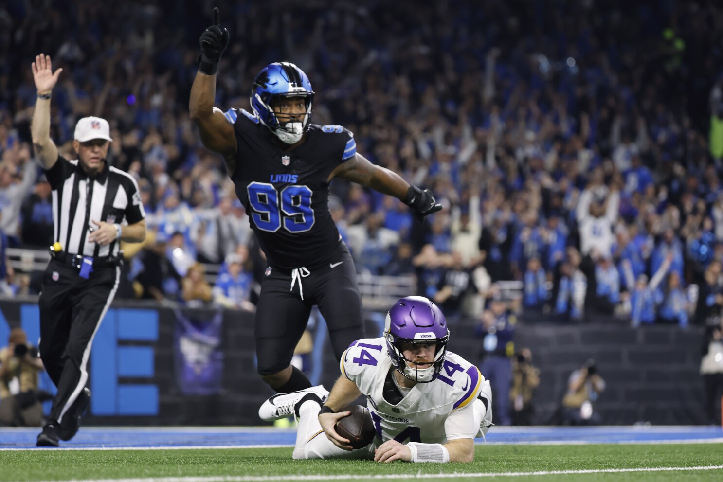 Lions get some positive injury news going into their bye week | AP News