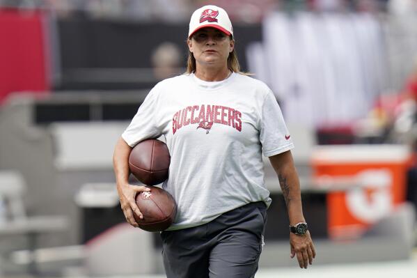 Titans promote Kelly to coordinator, hire 1st female coach