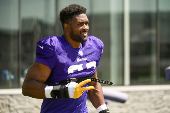 Vikings' Hunter is happy to be over the contract hump, for now, and get  back to practice