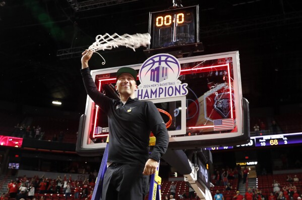 New Mexico head coach Richard Pitino celebrates with the net after his team defeated San Diego State in an NCAA college basketball championship game at the Mountain West Conference tournament Saturday, March 16, 2024, in Las Vegas. (AP Photo/Steve Marcus)