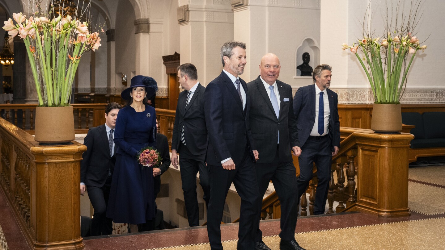 Крал Фредерик X посети датския парламент в първия си официален работен ден като нов монарх на Дания