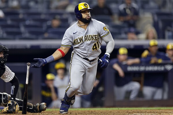 Brewers rally to overcome Domínguez's fourth homer, drop Yankees
