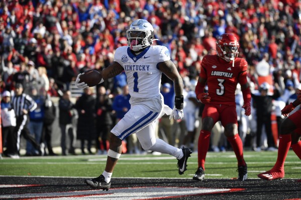 Kentucky running back Ray Davis (1) runs in for a touchdown during the second half of an NCAA college football game against Louisville in Louisville, Ky., Saturday, Nov. 25, 2023. Kentucky won 38-31. (AP Photo/Timothy D. Easley)