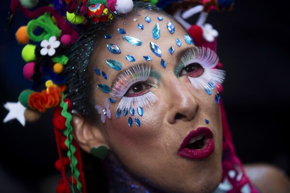 Renata Carvalho sings during the "Cordao do Boitata" street pre-carnival party in Rio de Janeiro, Sunday, Feb. 23, 2025. (AP Photo/Bruna Prado)