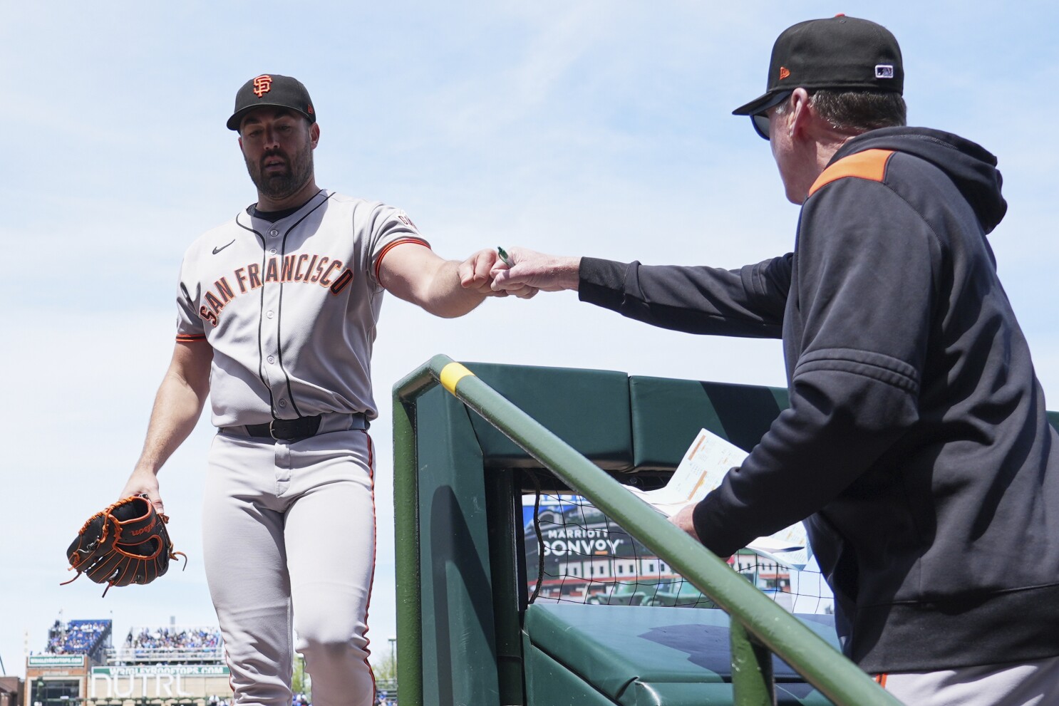 Robbie Ray pitches 6 effective innings as the Giants beat the Cubs 3-1