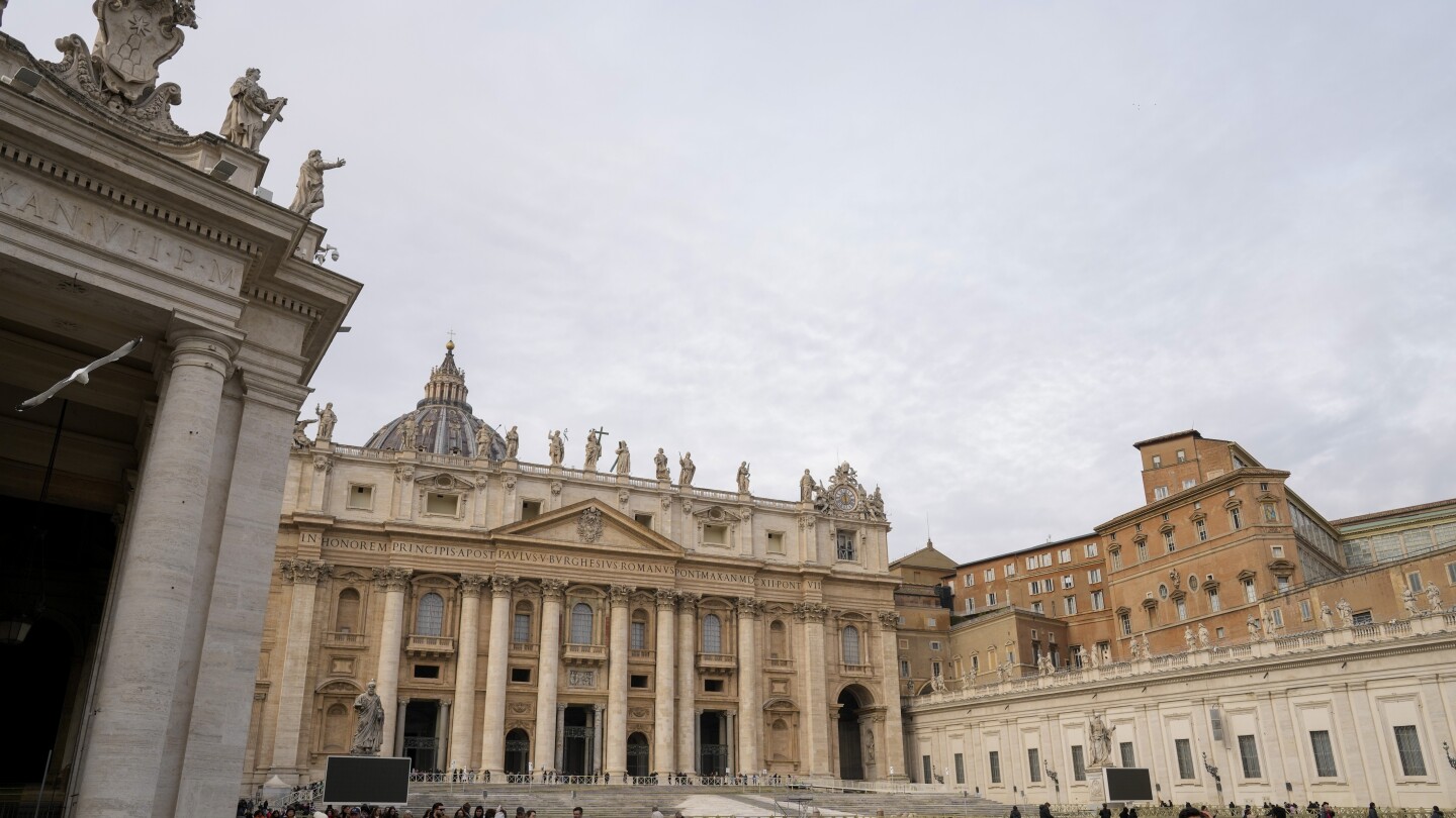ВАТИКАНЪТ (AP) — Ватиканът разкри в четвъртък планове за едногодишна