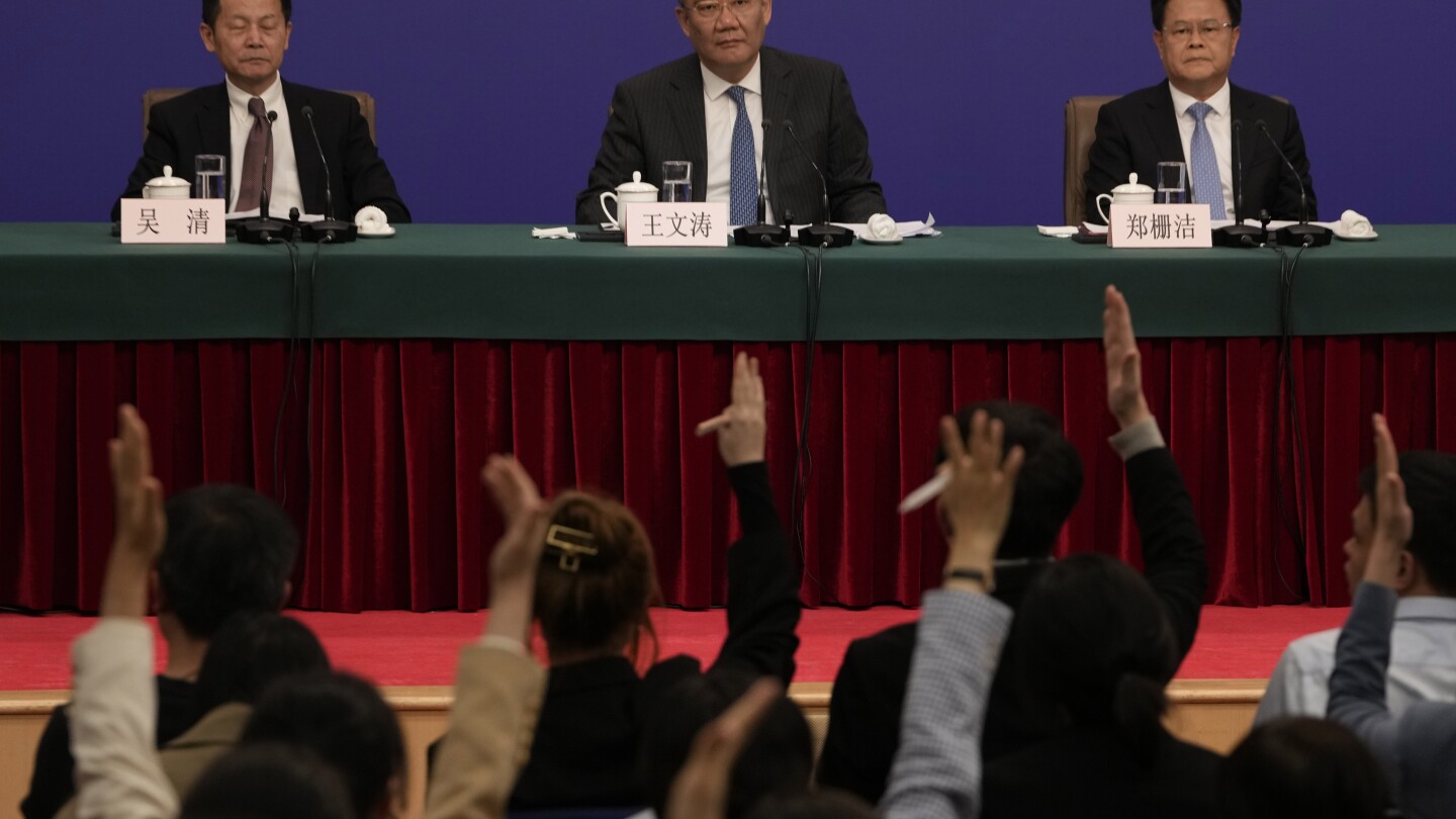 Заседанията на китайския законодателен орган се връщат, но ограничената откритост, която имаха преди, е изчезнала