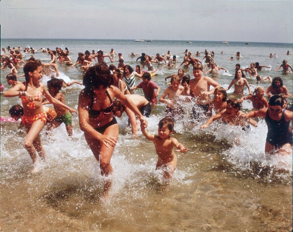 This image released by Peacock shows a scene from "Jaws." (Peacock/Universal Pictures via AP)