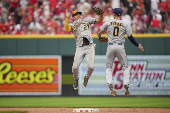Brewers rally to beat Reds 4-3, open 2-game NL Central lead