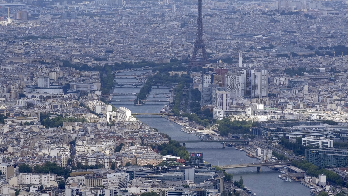 Poor water quality sets back test of Paris’ preparations for Olympic swimming in the Seine