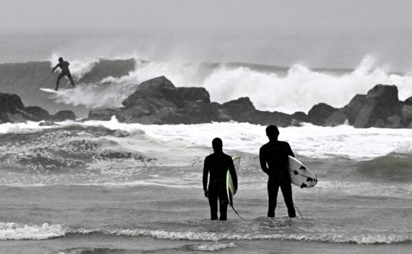 Southern California surfers make 2024 World Tour – Orange County Register