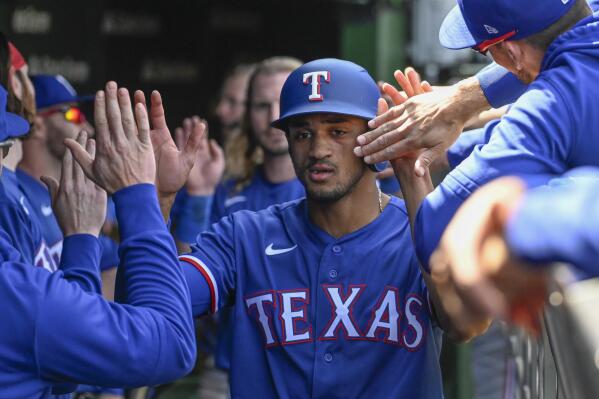 Rangers slice Giants' Series lead in half with 4-2 home victory