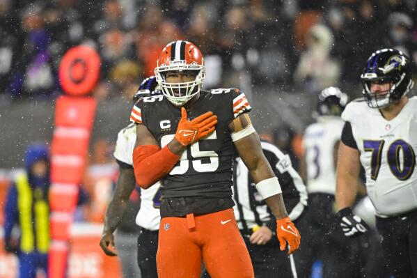 Watson throws for TD, wins home debut as Browns down Ravens