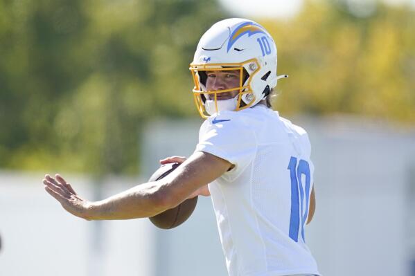 Los Angeles Chargers quarterback Justin Herbert (10) participates in drills at the NFL football team's practice facility in Costa Mesa, Calif. Thursday, Aug. 11, 2022. (AP Photo/Ashley Landis)