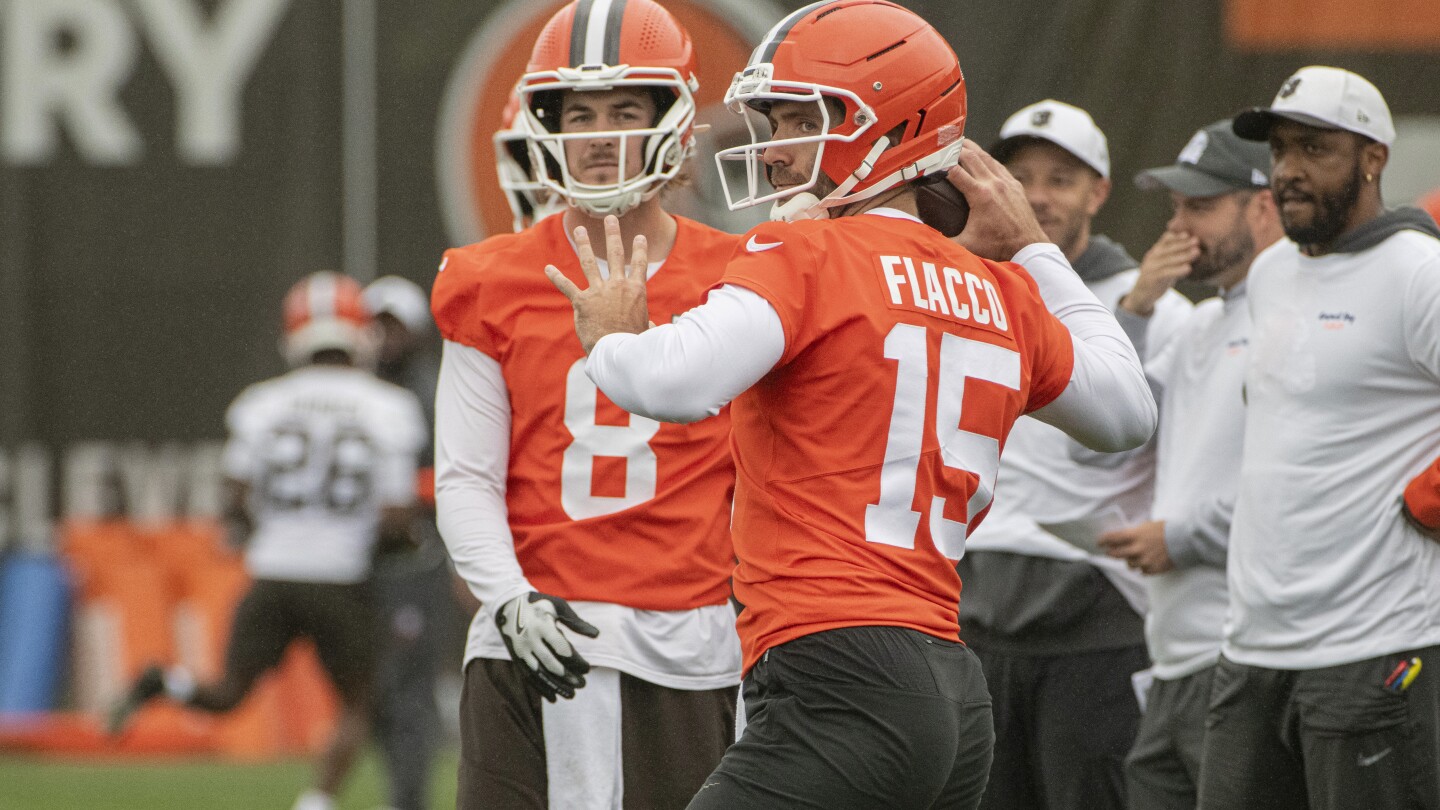 Pickett: Browns' QB competition not contentious