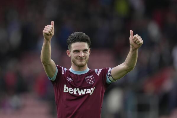 West Ham's Declan Rice gestures towards his teams fans after the end of the English Premier League soccer match between Southampton and West Ham United and at St Mary's Stadium in Southampton, England, Sunday, Oct. 16, 2022. (AP Photo/Kin Cheung)