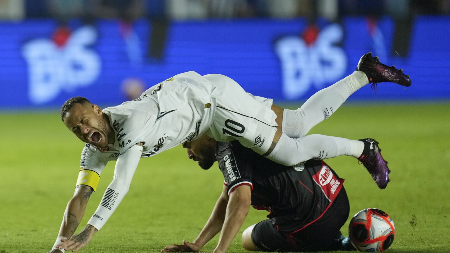 Neymar returns to Santos in 1-1 draw against Botafogo