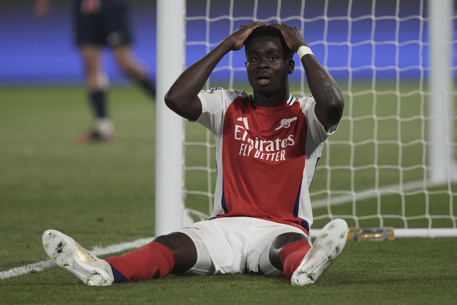 Bukayo Saka falla una clara ocasión contra PSG y Arsenal vuelve a quedarse corto