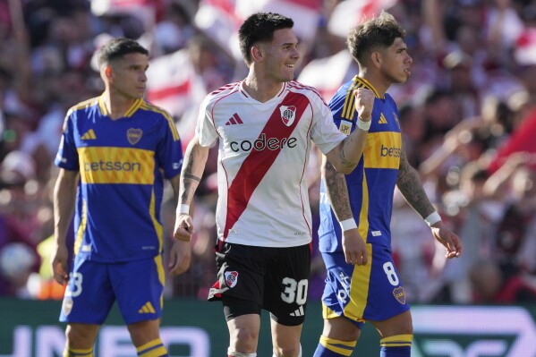 Franco Mastantuono, center, of River Plate celebrates after scoring his team's first goal during a local tournament soccer match in Buenos Aires, Argentina, Sunday, April 27, 2025. (AP Photo/Gustavo Garello)