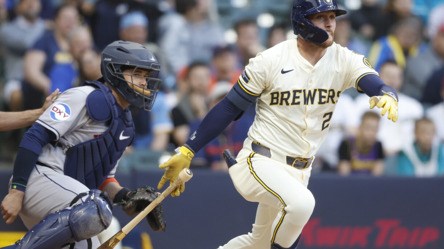 Astros Beat Brewers 9-1 to Avoid Sweep