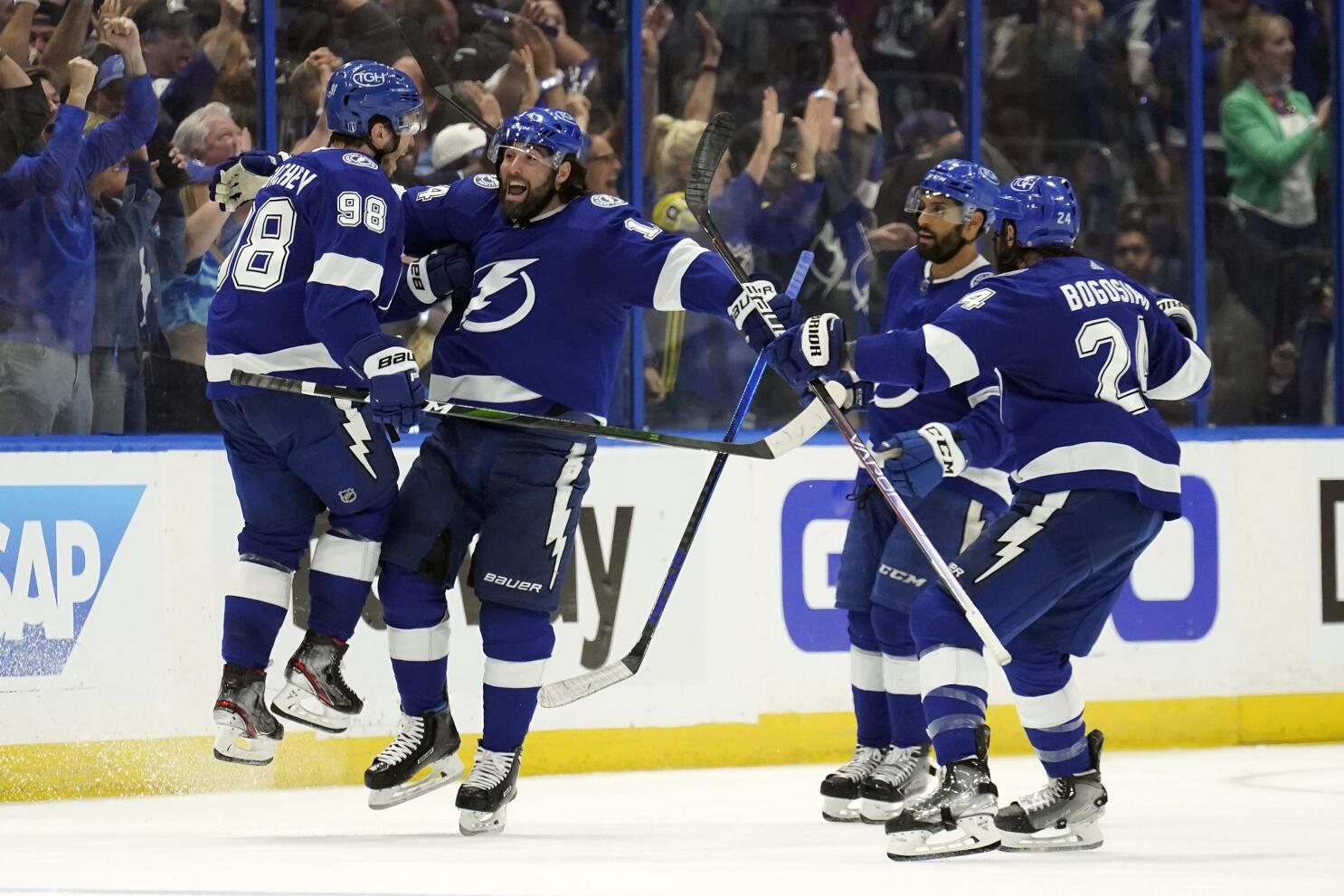 Maroon becomes back-to-back Cup winner with Blues, Lightning