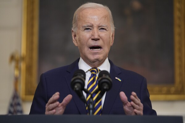 El presidente Joe Biden pronuncia un discurso en la Casa Blanca, el martes 6 de febrero de 2024, en Washington. (AP Foto/Evan Vucci)