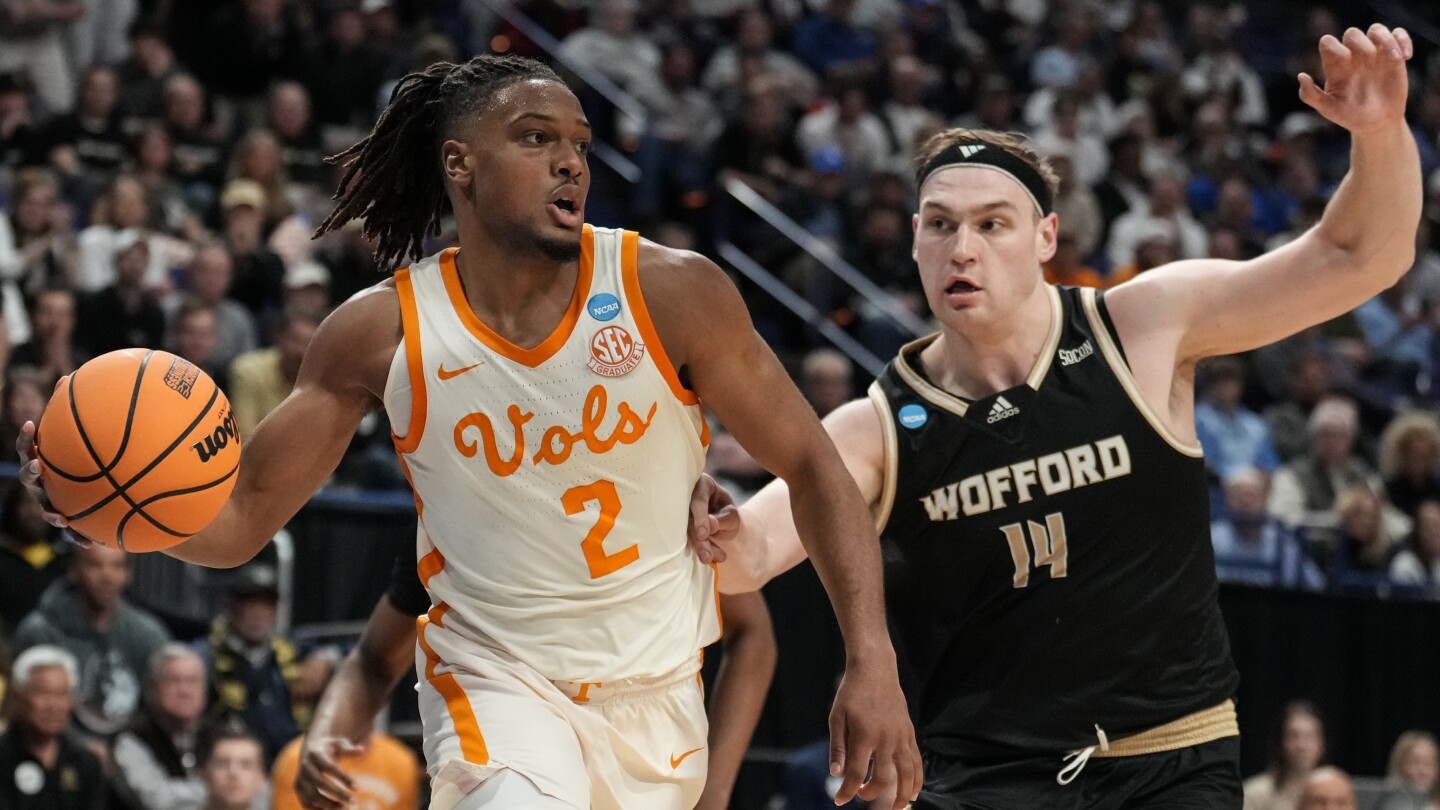 Chaz Lanier и № 2 Seed Tennessee Breeze покрай № 15 Seed Wofford 77-62 През март лудостта 