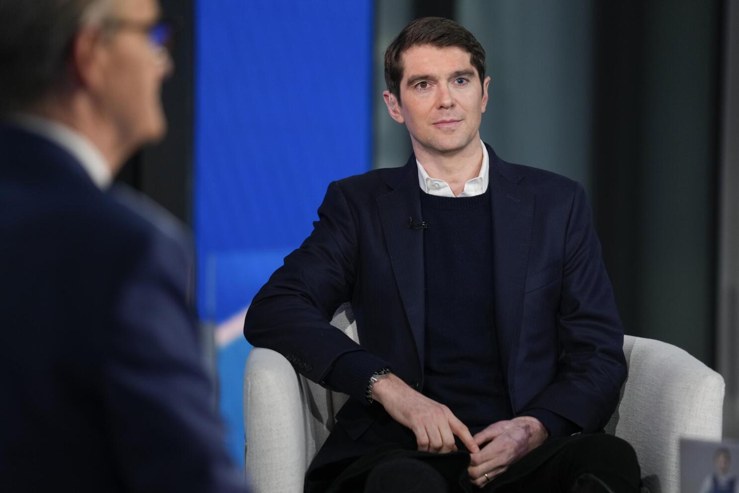 Fox's Hall talks survival after nearly dying in Ukraine | AP News