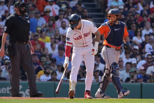 Red Sox OF Jarren Duran issues apology after directing a homophobic slur at  a heckling fan | AP News